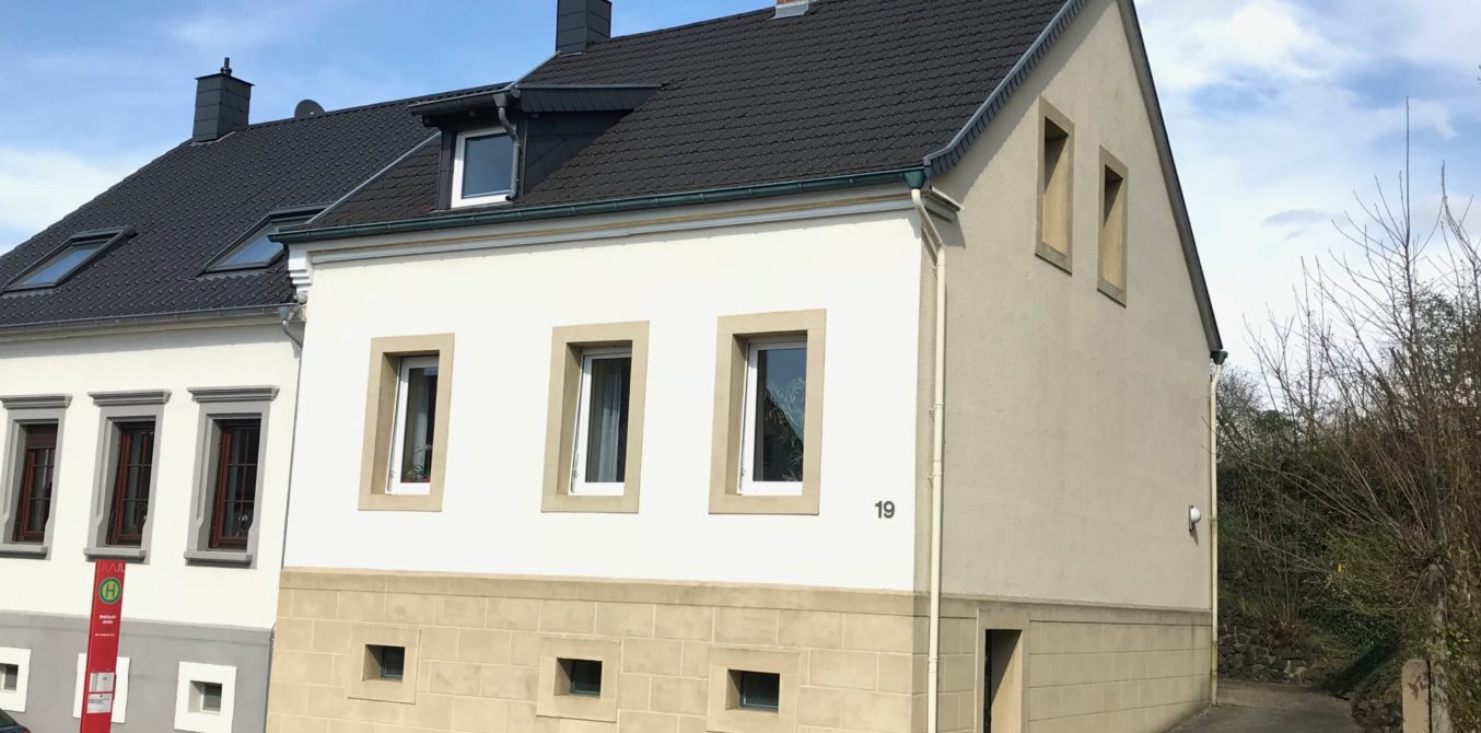 zu vermieten: Miethaus mit kleinem Garten in St. Ingbert