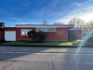 Straßenansicht - freistehender Bungalow in St. Ingbert-Rohrbach