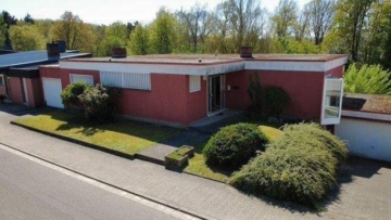 Luftbildaufnahme - freistehender Bungalow in St. Ingbert-Rohrbach