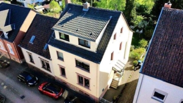 Luftbildaufnahme - geräumiges Wohnhaus in ruhiger Seitenstraße von St. Ingbert