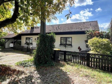 Außeansicht - freistehendes Einfamilienhaus mit Einliegerwohnung (Elversberg)