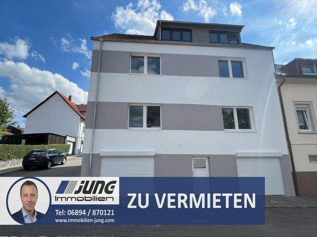 Außenansicht - renovierte 3 ZKB-Dachstudio-Wohnung (St. Ingbert-Süd) Erstbezug!