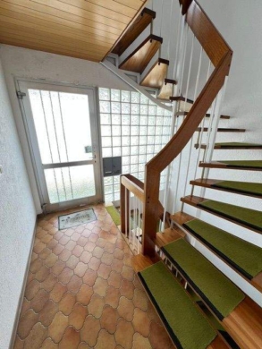 Treppenhaus/Hauseingang - gepflegtes Wohnhaus in bester Wohnlage von St. Ingbert