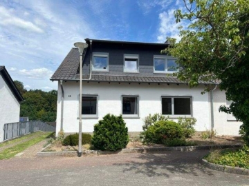 Straßenansicht - gepflegtes Wohnhaus in bester Wohnlage von St. Ingbert