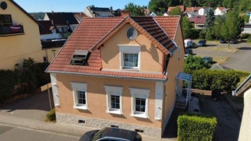 Straßenansicht - freistehendes Einfamilienhaus in St. Ingbert-Rohrbach